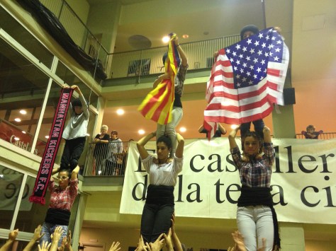 At the end of the rehearsal, the Castellers de Barcelona raised three goodbye pillars 